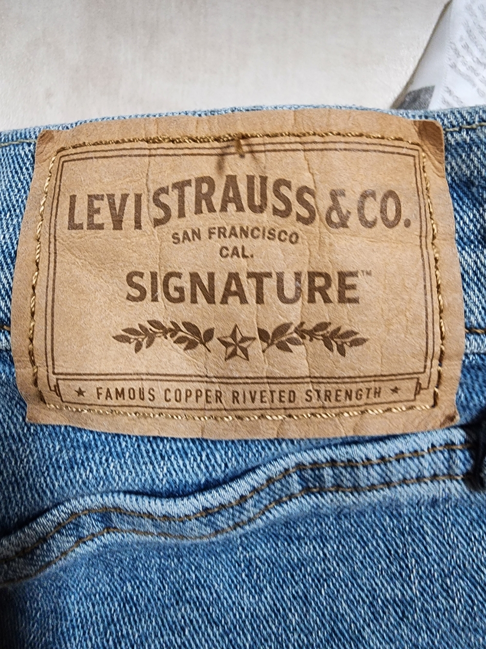 Classic Men's Light Blue Denim Jeans 42x30 Levi's Signature